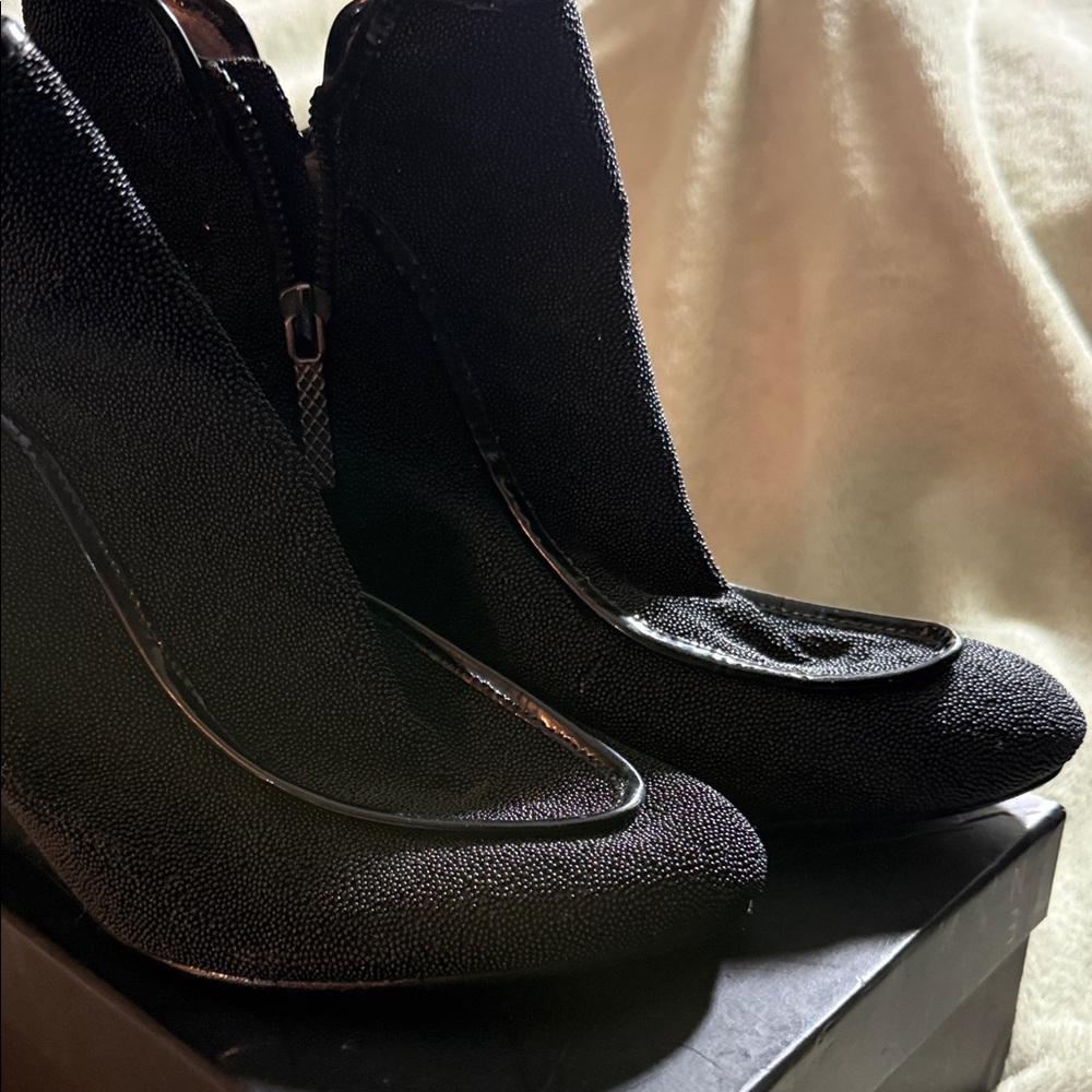 Donald J. Pilner: Black Women's Ankle Boots - Sleek Textured Design